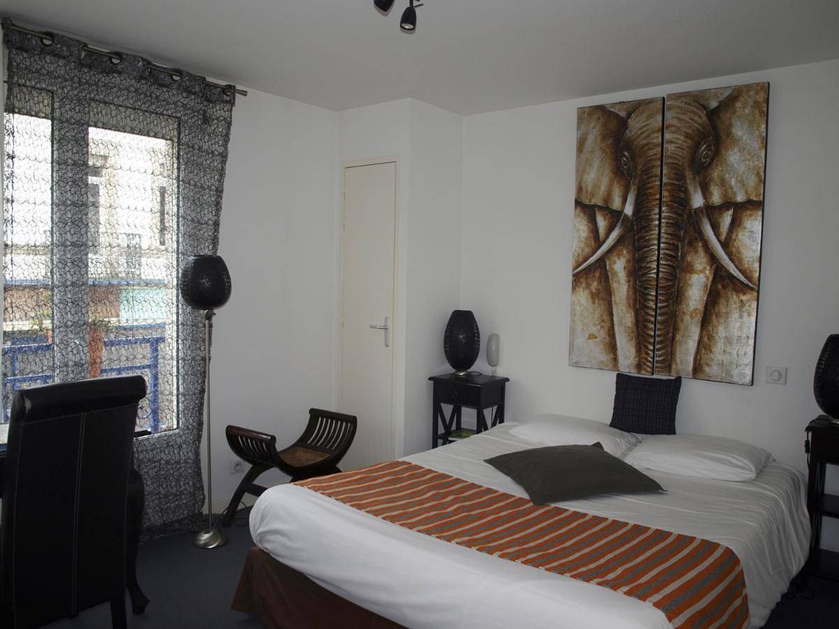 Double room courtyard side in Baud (mesure), Région de Pontivy