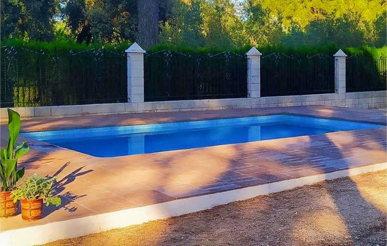 Acogedor 400sqft Apt con aire acondicionado, piscina, parking y terraza - Cerca de restaurante in Villalonga, Provincia de Valencia
