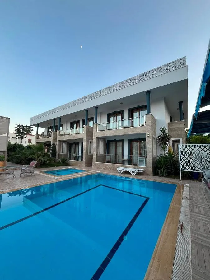 Hotel para 3 personas, con piscina y jardín - 1