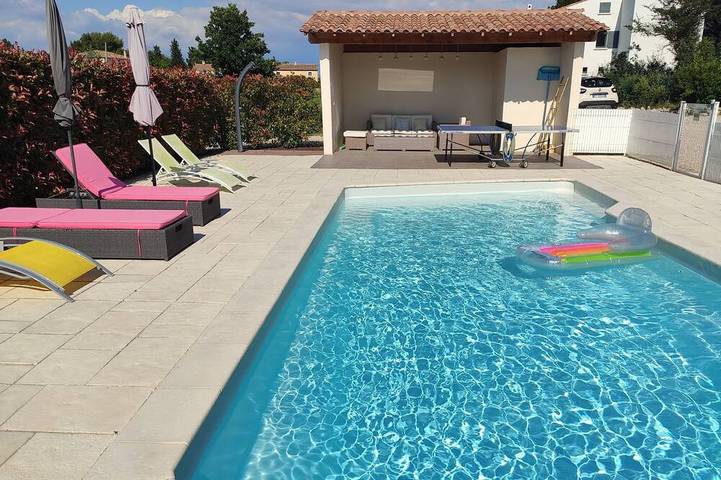 Maison de vacances pour 4 personnes, avec Balcon/Terrasse et Jacuzzi ainsi que Terrasse et Jardin à Fuveau