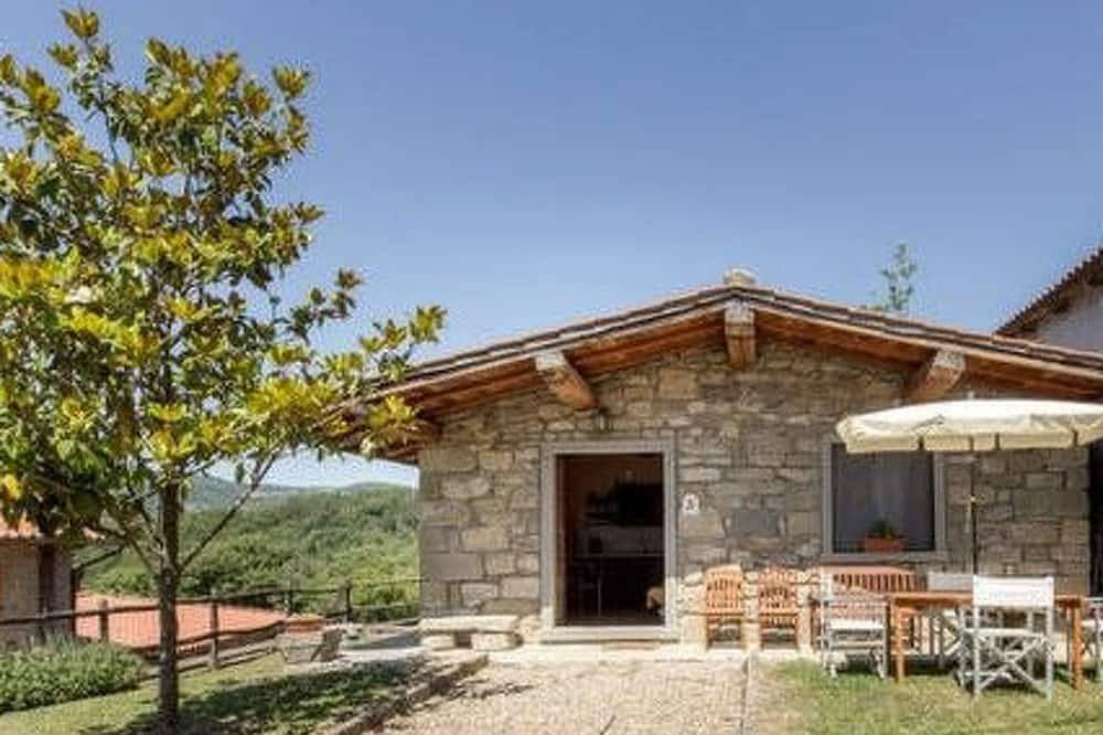 Magnolienhaus mit Pool zwischen Florenz und Arez in Pratovecchio, Pratovecchio Stia