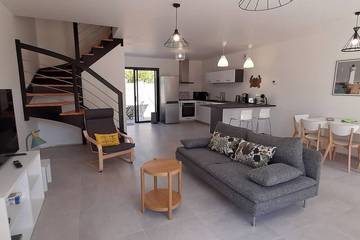 Gîte pour 6 personnes, avec jardin et terrasse dans Kerhostin