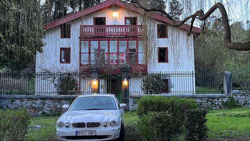 Chalet para 25 personas, con jardín y piscina para niños además de piscina y vistas, Familias con niños en Álava - 2