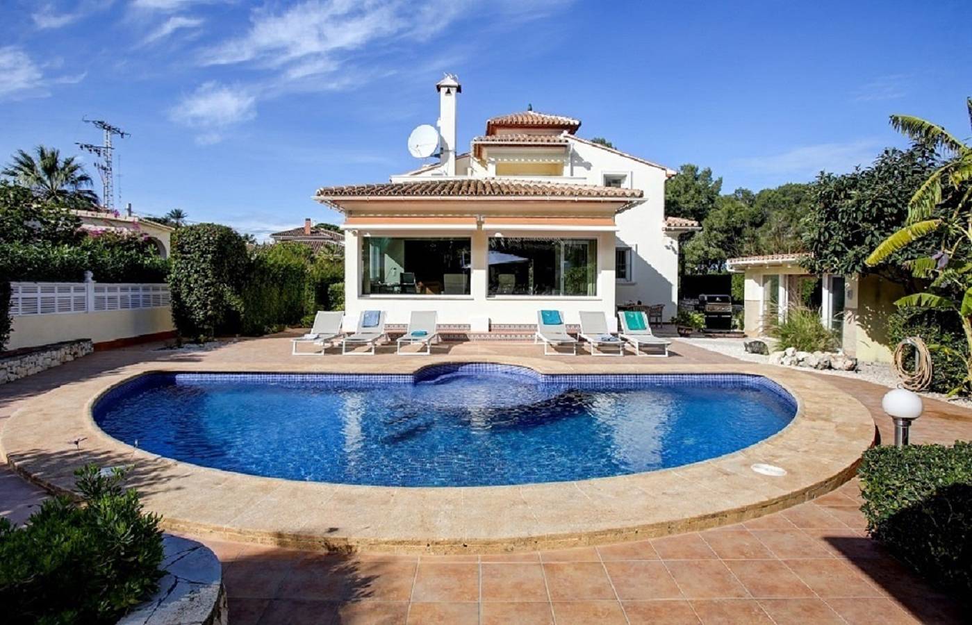 Villa "Angelina Del Mar" con piscina privada, balcón y Wi-Fi in Dénia, Costa Blanca