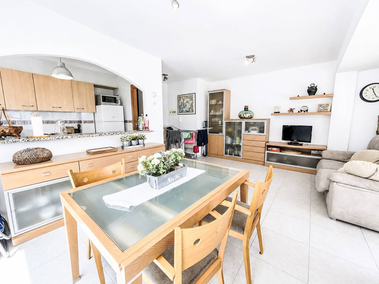 Entire apartment, El Jardinet in Llanca, Upper Empordà