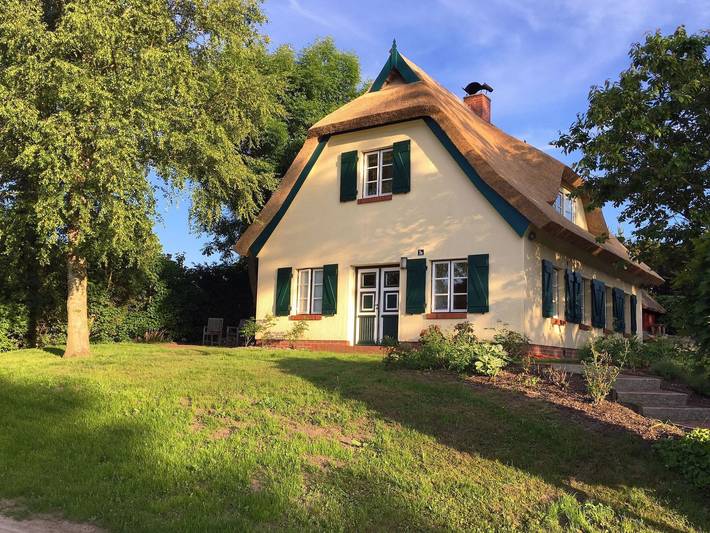 Ferienhaus für 6 Personen, mit Terrasse und Ausblick sowie Garten und Sauna, mit Haustier in Lancken-Granitz