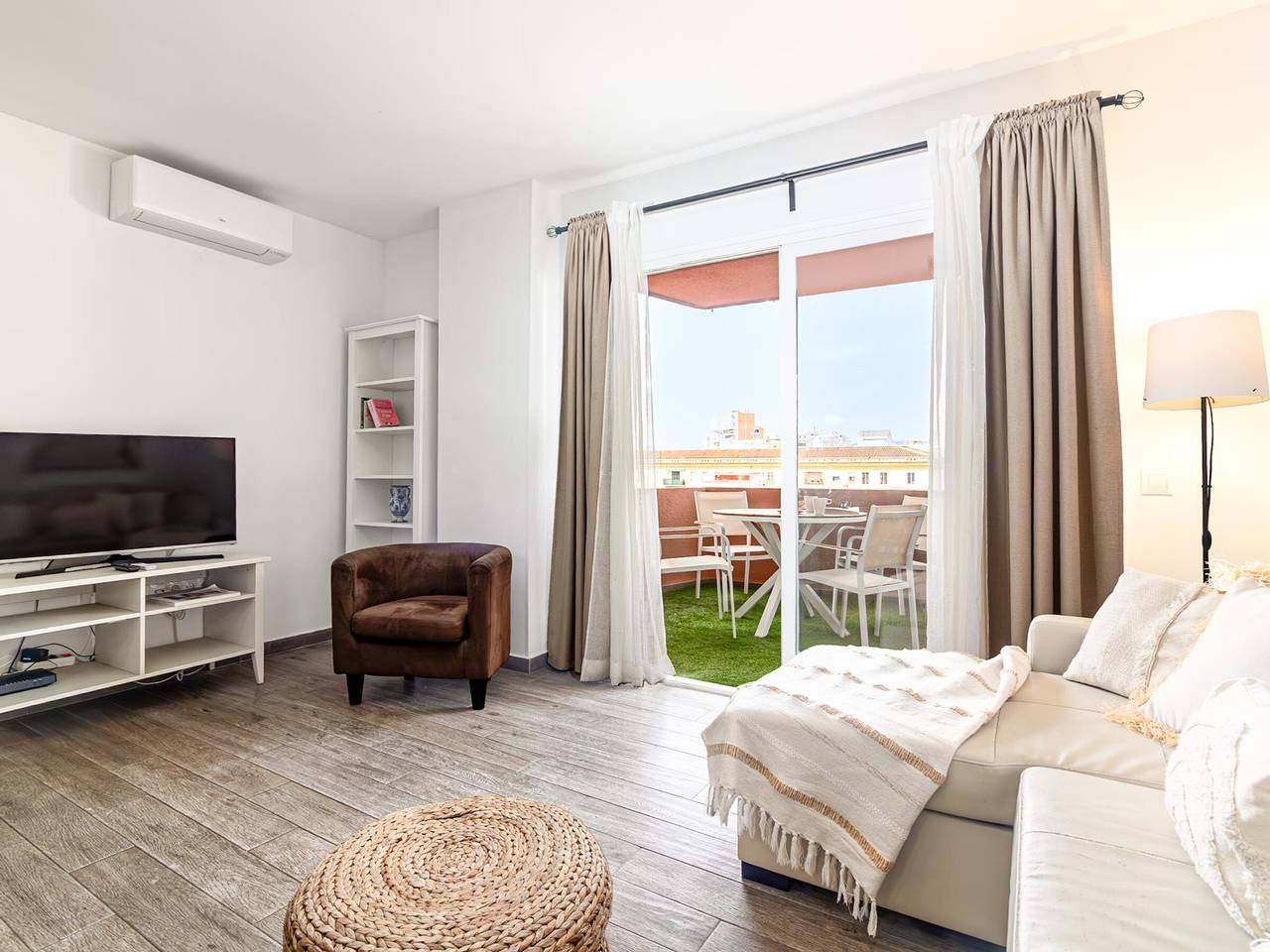 Entire apartment, Cozy Apartment in Central Málaga, Close to Sancha Beach in Málaga Central District, Malaga