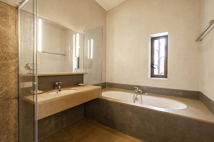Ferienhaus für 8 Personen, mit Terrasse und Garten in Cadaques - 4