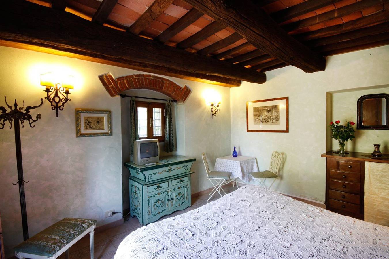Orcio – Monolocale romántico con terraza privada junto a la piscina in Reggello, Valdarno