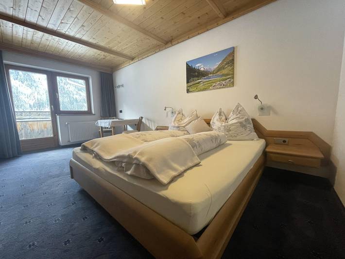 Einzelzimmer Nr.4 mit Dusche, Wc in Lechtal Alps, Sankt Anton am Arlberg