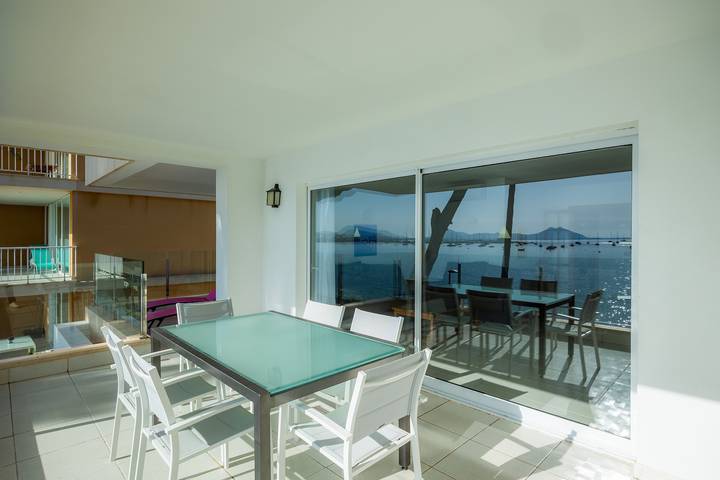 Ganze Wohnung, Apartment Catalina 2B tres dormitorios am Strand mit Terrasse und Wlan in Port de Pollença, Pollença
