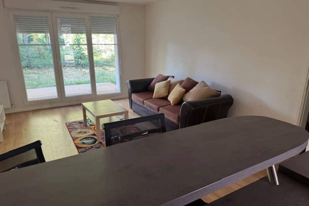 Entire apartment, Comfortable apartment 5 mins from Orly airport and 15 mns from Paris! in Athis-Mons, Essonne