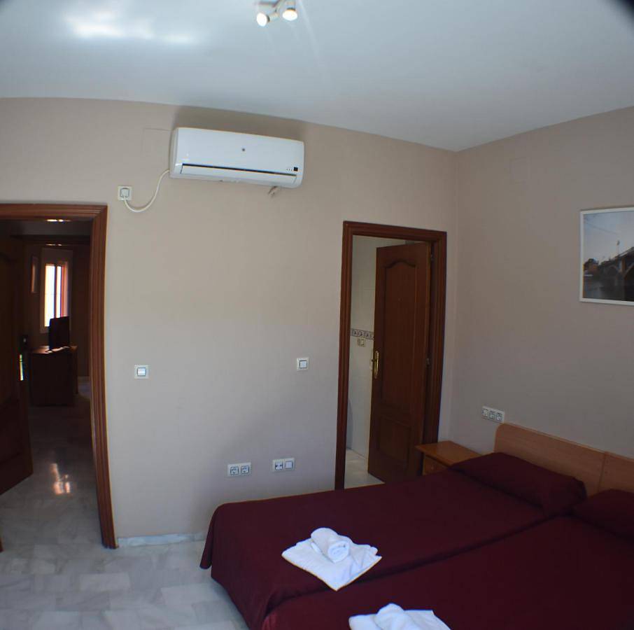 Hostal Alamare in Cerro-Amate, Sevilla