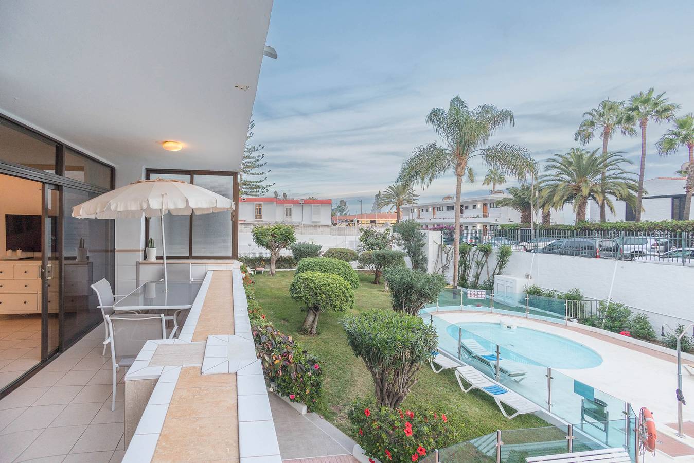Apartamento entero, Home w/ Terrace in Playa del Inglés-Pool & Beach in Maspalomas, San Bartolomé de Tirajana
