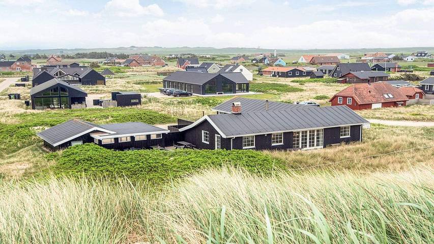 Ferieudlejning for 13 personer, med terrasse og jacuzzi i Vrist