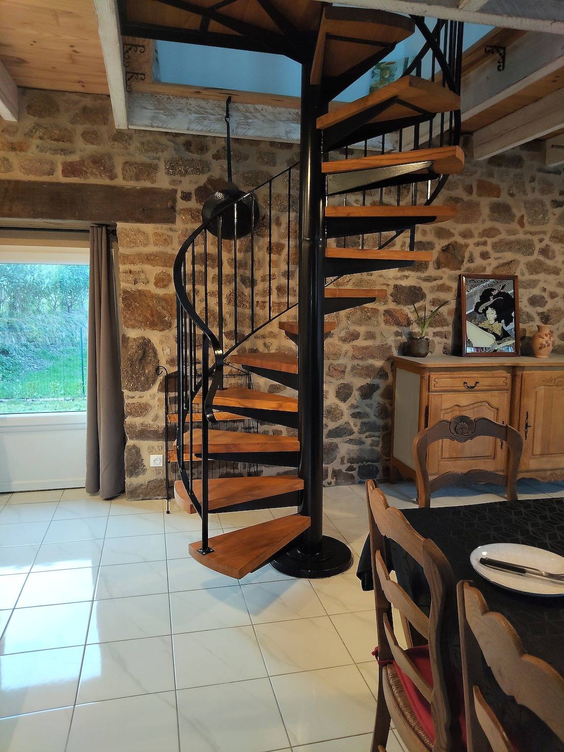 Maison Vintage de Kerlipot avec terrasse privée, jardin partagé et Wi-Fi à Ploubezre in Ploubezre, Ceinture Dorée