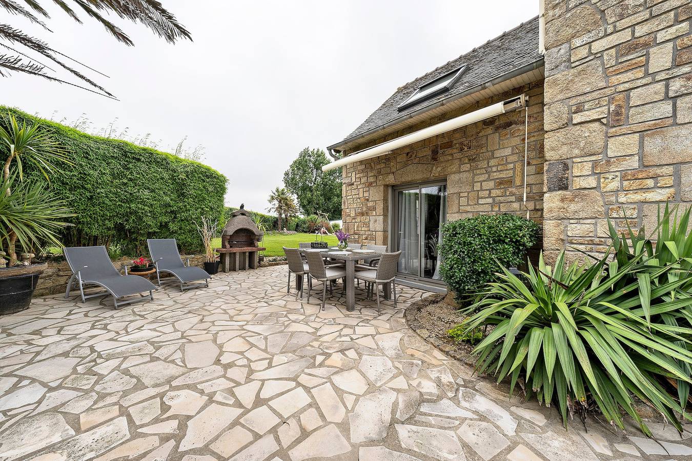 Chambre d’hôtes 3 personnes avec terrasse privée, jardin privé et Wi-Fi in Plougourvest, Région de Morlaix