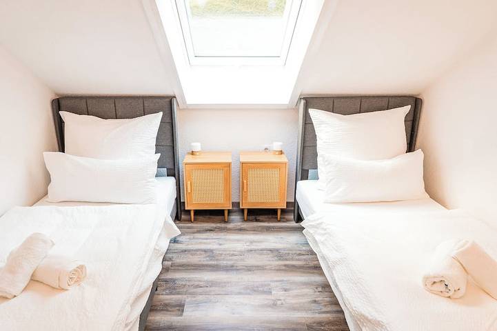 Appartement entier, Vue + confort: 2 chambres, Balcon, Baby-Foot, Chiens gratuits, Parking privé in Neustadt (Titisee-Neustadt), Titisee-Neustadt