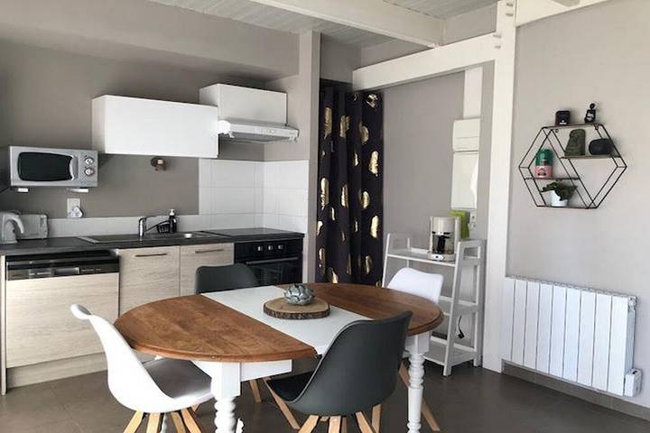 Location de vacances pour 4 personnes, avec Terrasse et Jardin à Le Tronchet - 2
