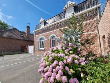 Gîte pour 8 personnes, avec jacuzzi ainsi que terrasse et sauna à Arnèke
