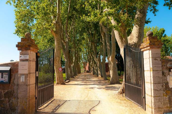 Location de vacances pour 2 personnes, avec terrasse et jardin ainsi que piscine et vue à La Garde - 2