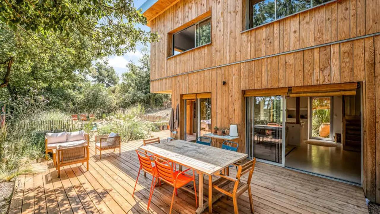 Entire holiday apartment, Holiday apartment for 7 people with pool in La Roque-d'Anthéron, Aix-en-Provence region