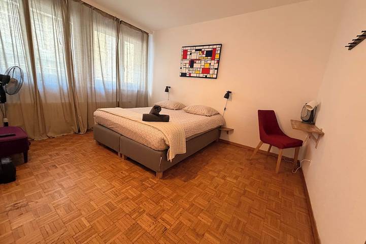 Entire apartment, Central 2 bedroom apartment in heart of Eaux-Vives in Eaux-Vives, Genève