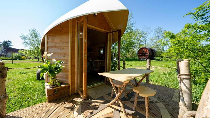 Bateau pour 2 personnes, avec piscine et vue ainsi que sauna et jardin, animaux acceptés à Chassenard - 2