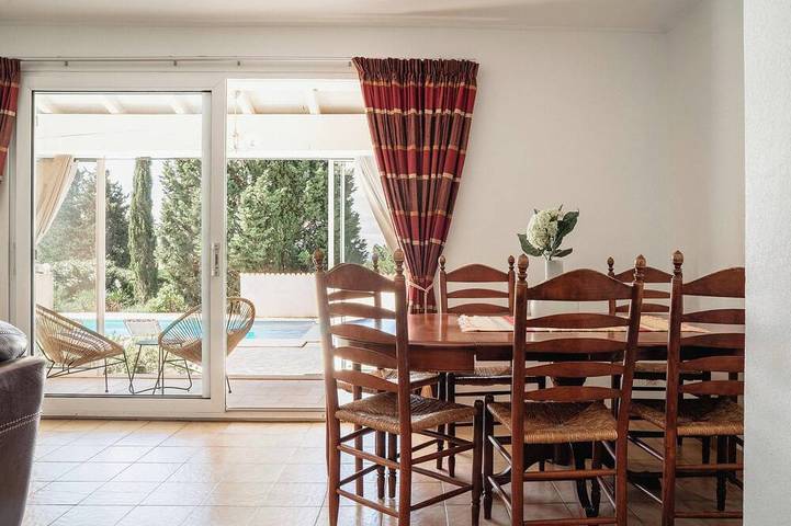 Location de vacances pour 8 personnes, avec terrasse et jardin à Azillanet