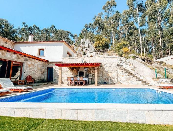 Location de vacances pour 10 personnes, avec vue ainsi que piscine et jardin, animaux acceptés dans Venade