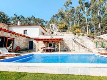 Cottage pour 10 personnes, avec jardin ainsi que piscine et vue, animaux acceptés dans Venade