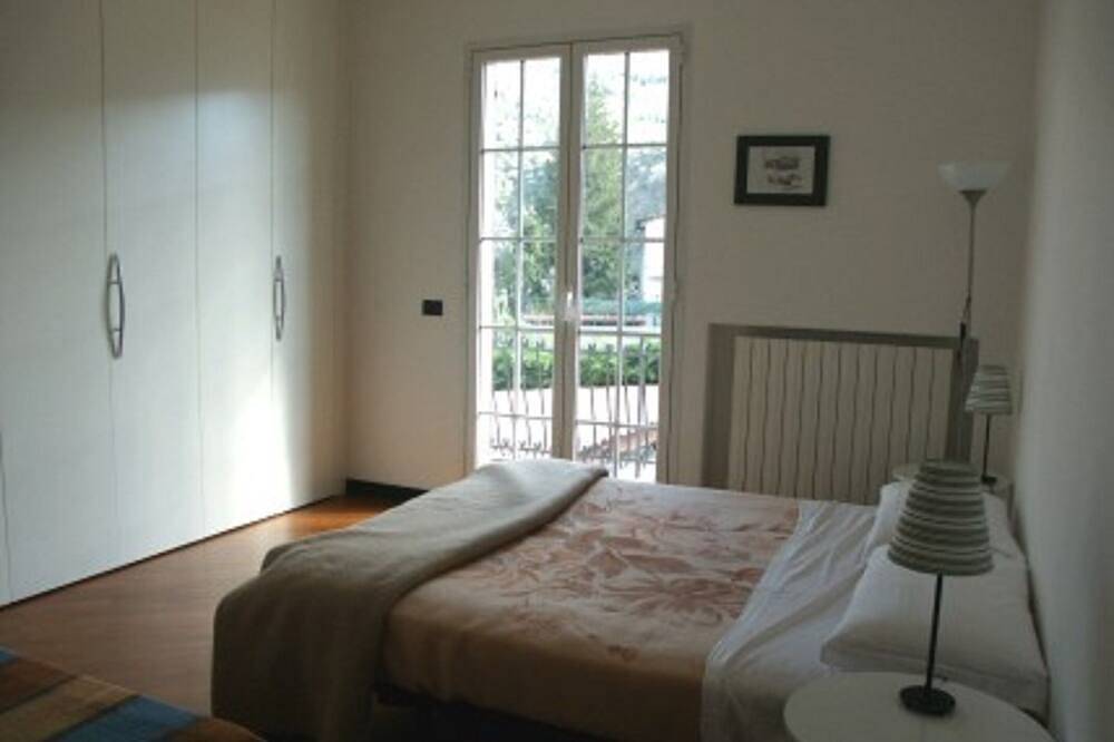 Ganze Wohnung, Großes Apartment mit Swimmingpool verfügbar, für 6 Pers, Garten, Parkplatz. in Pontedassio, Riviera di Ponente
