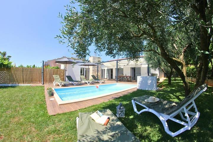 Villa für 6 Personen, mit Pool und Garten sowie Ausblick - 1