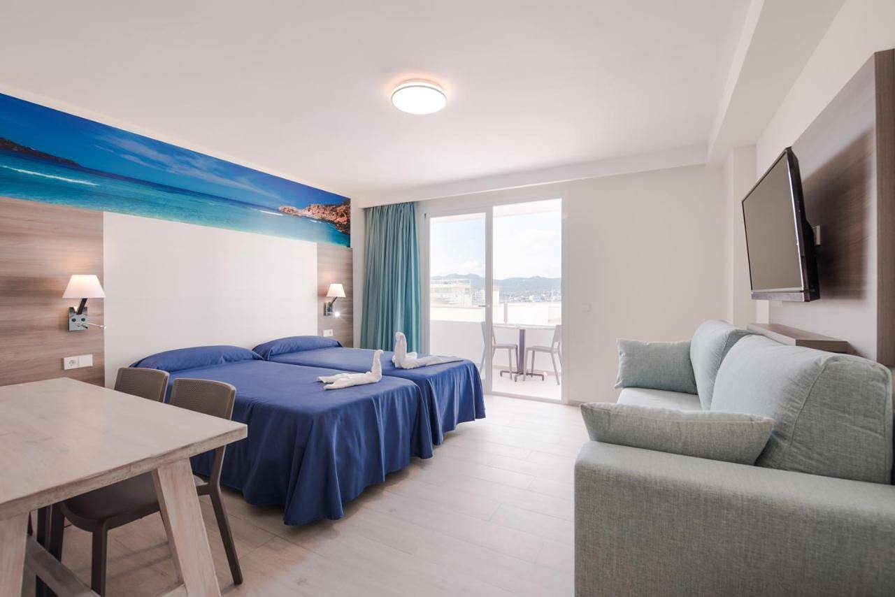 Apartamentos Los Angeles in Ocean Beach Ibiza, Sant Antoni de Portmany