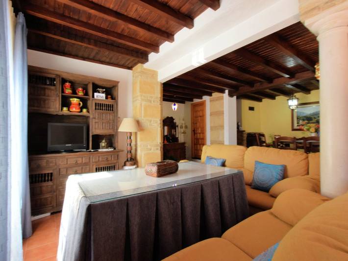 Casa rural para 6 personas, con terraza además de jardín y piscina, Familias con niños en Priego de Córdoba - 2