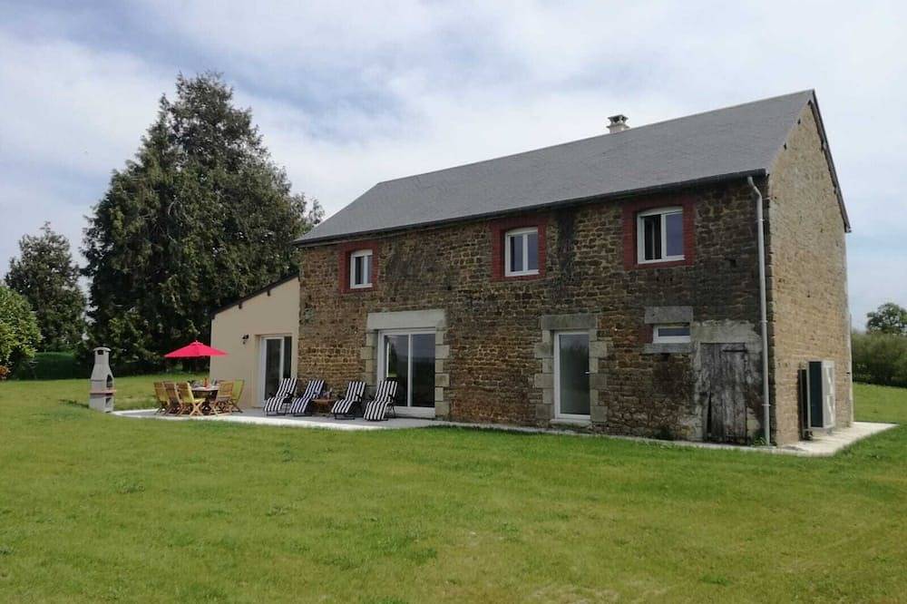 Spacieuse grange normande récemment rénovée in Mortain-Bocage, Région d'Avranches