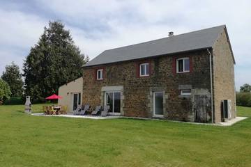 Gîte pour 10 personnes, avec jardin et terrasse dans Mortain-Bocage