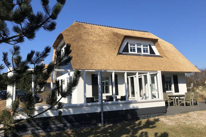 Ferienhaus für 6 Personen, mit Balkon/Terrasse und Whirlpool sowie Terrasse und Garten auf Ameland