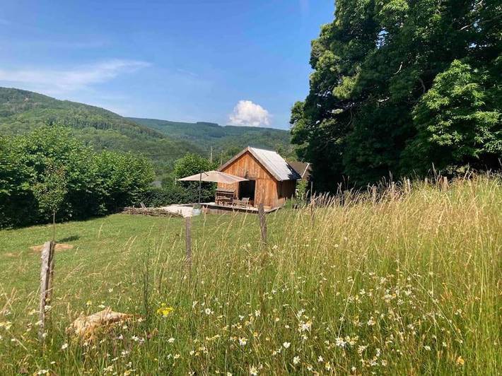 Gîte pour 2 personnes, avec Terrasse ainsi que Jardin et Vue à Saint-Prix (Saône-et-Loire)