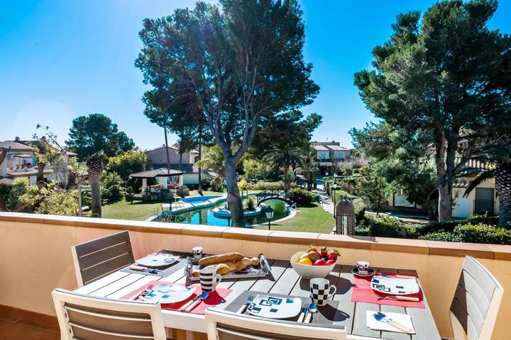 Gîte pour 4 personnes, avec terrasse ainsi que piscine et vue dans Bonmont Terres Noves - 2