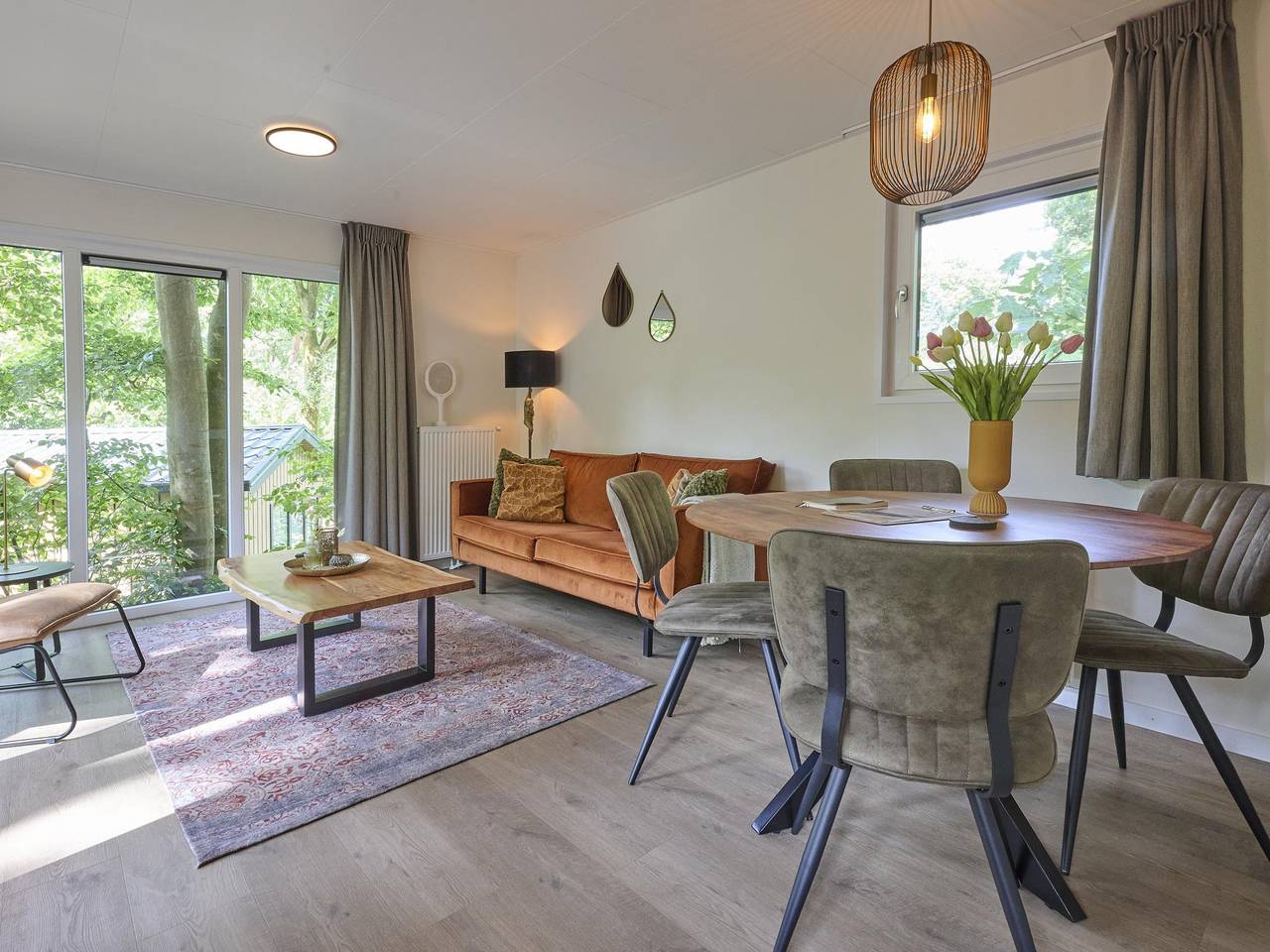 Royale sfeervolle lodge op een rustig bospark in Nunspeet, Veluwe