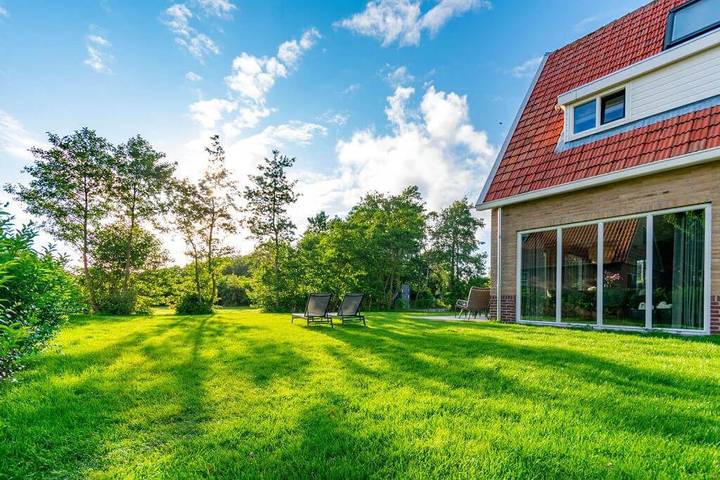 Vakantiehuis voor 6 personen, with Terras and Tuin as well as Uitzicht op Terschelling