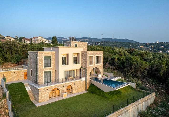 Villa für 7 Personen, mit Balkon und Terrasse sowie Garten und Pool in Montenegro - 3
