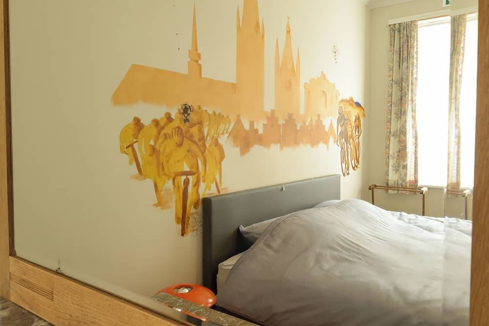 In hartje Ieper een karaktervol herenhuis.\neen vakantiewoning met een verhaal ! in Ieper, West-Vlaanderen