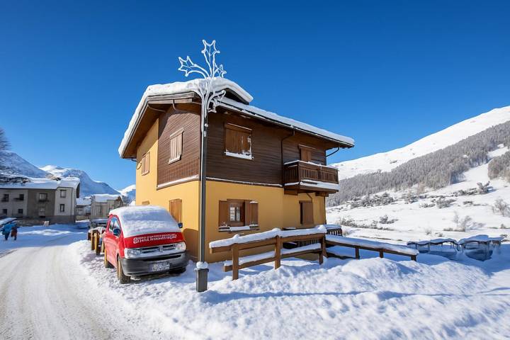 Casale per 4 persone, con terrazza, adatto a famiglie con bambini in Valtellina