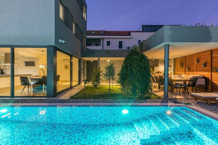 Villa für 11 Personen, mit Whirlpool und Garten - 1