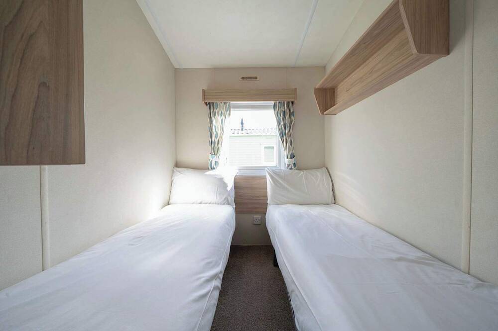 Duckling Den - Billing Aquadrome, Billing Aquadrome Holiday Park in Northampton, Northamptonshire