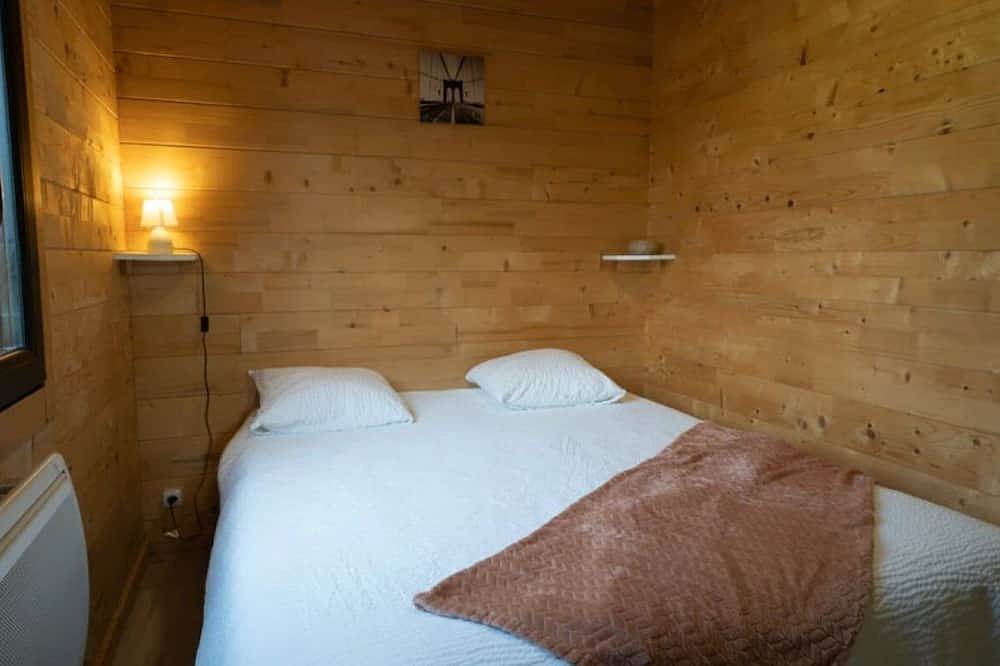 Zecamping 3 étoiles piscine couverte jacuzzi chalet 35m2 8 pers in Chamberet, Région de Tulle