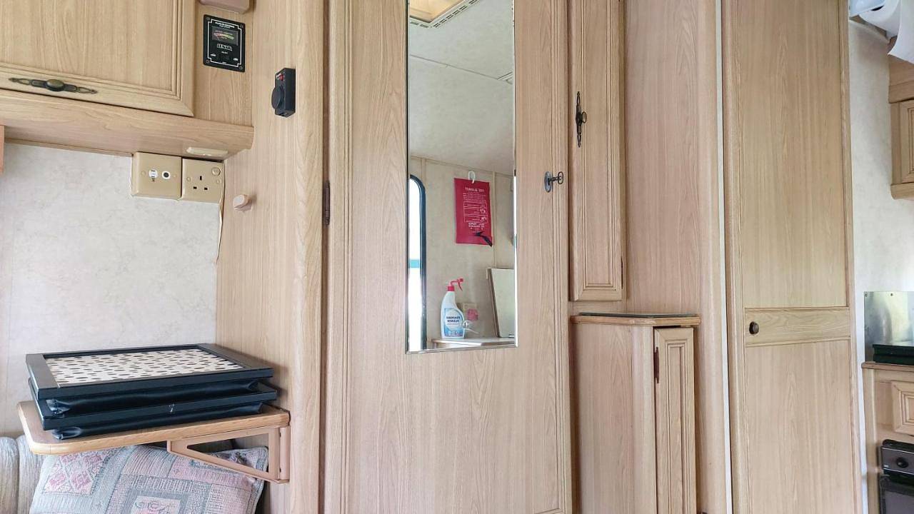 Caravan in Saint-Michel-de-Montjoie, Région d'Avranches