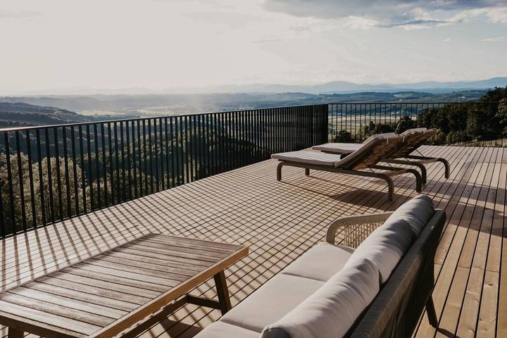 Villa für 18 Personen, mit Ausblick und Pool sowie Garten und Sauna, mit Haustier